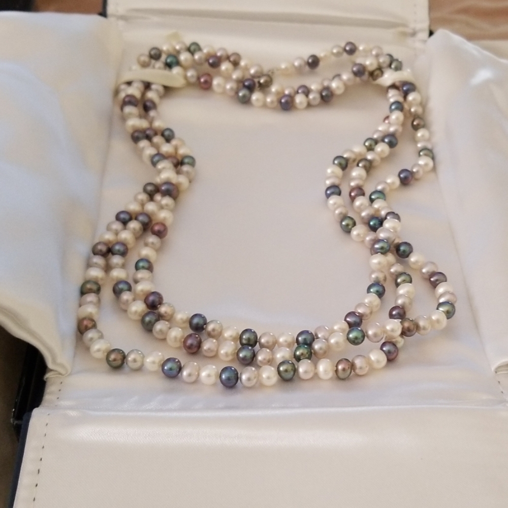 Genuine  akoya 3 strand pearls necklace